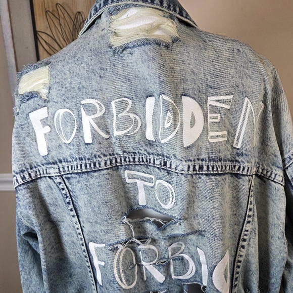 Women's Light Blue Denim Jacket - Picture 5 of 11